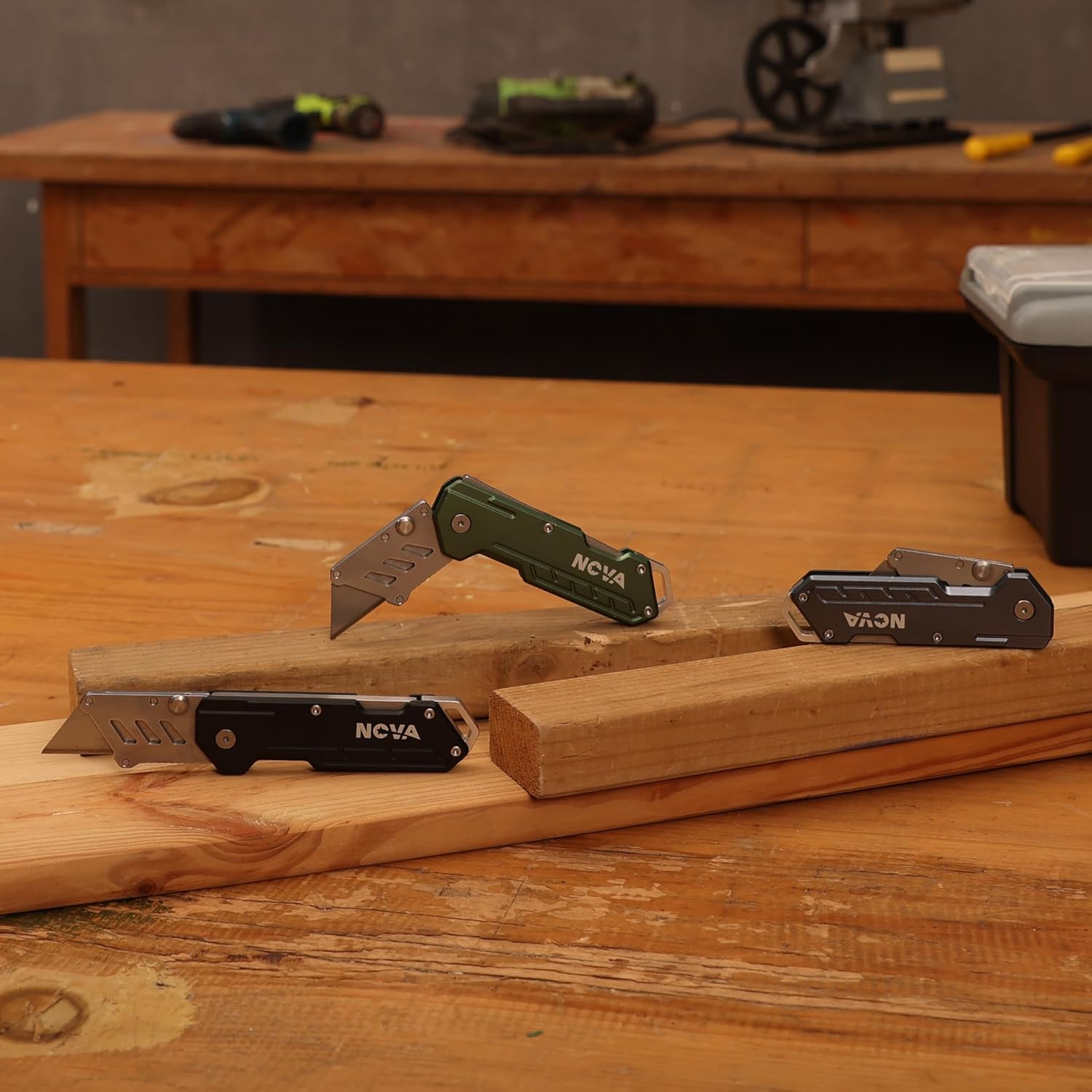 Folding Knife with extra 10 pcs utility blades